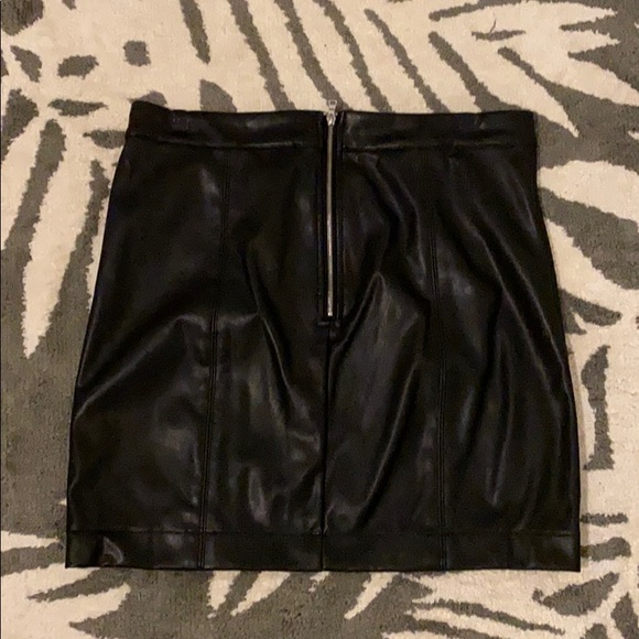 Leather skirt - Picture 2 of 2